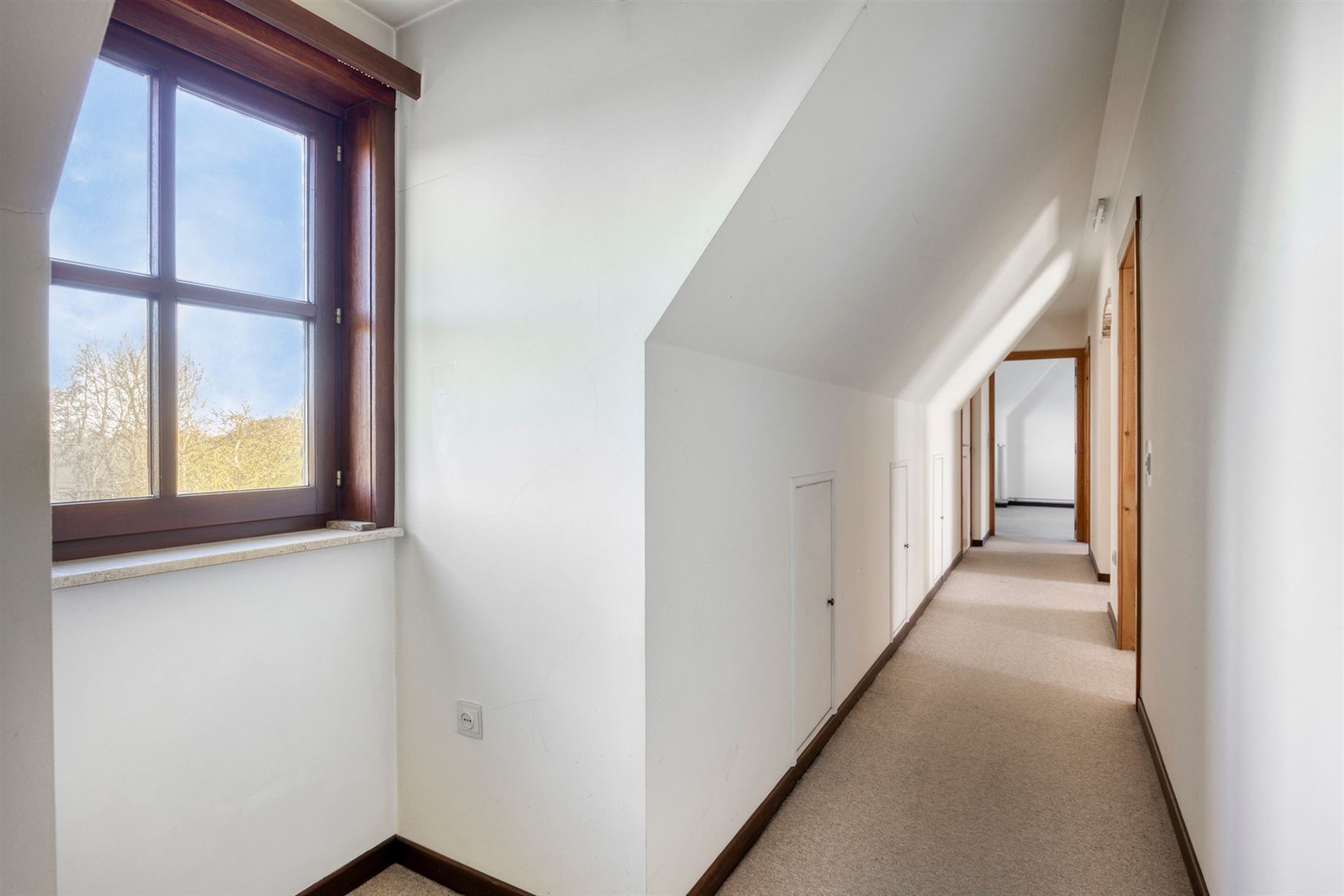 WENST U EEN BEZOEK? SURF NAAR ONZE SITE: WWW.INFINIMO.BE > ZOEK DE DESBETREFFENDE EIGENDOM > REGISTREER U VIA DE KNOP ‘PLAN EEN BEZOEK’.
Deze lan...