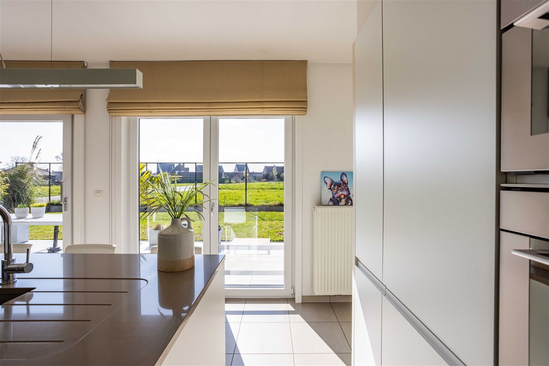 Deze moderne open bebouwing uit 2014 is gelegen in een rustige, doodlopende straat in Ursel, deelgemeente van Aalter.  De woning combineert hedendaags...