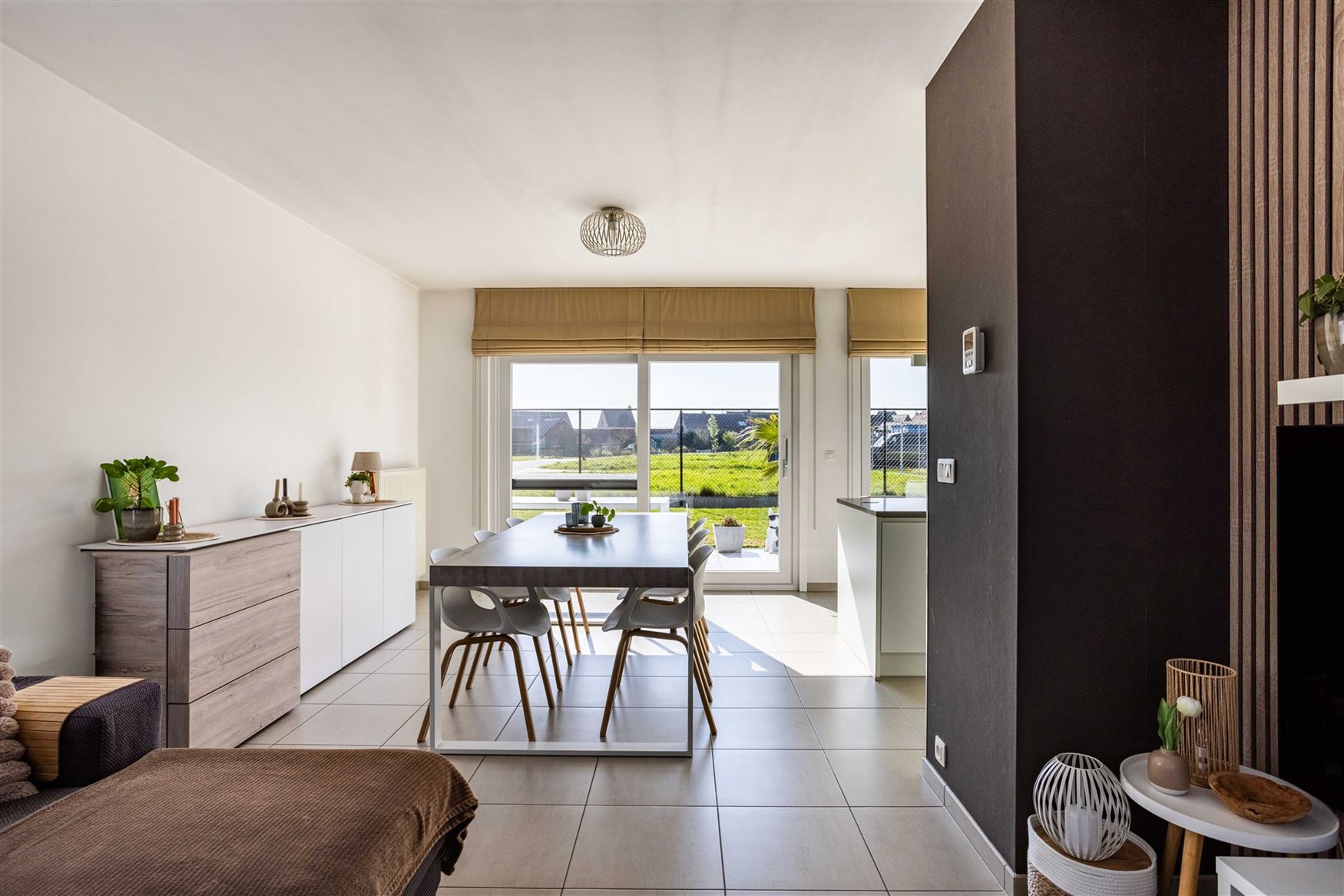 Deze moderne open bebouwing uit 2014 is gelegen in een rustige, doodlopende straat in Ursel, deelgemeente van Aalter.  De woning combineert hedendaags...