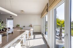 Deze moderne open bebouwing uit 2014 is gelegen in een rustige, doodlopende straat in Ursel, deelgemeente van Aalter.  De woning combineert hedendaags...