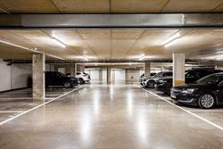 Nieuwbouwgevoel zonder wachten. In het recente project aan Louisapark 5 in Eeklo bevindt zich dit stijlvol penthouse dat meteen beschikbaar is. De res...