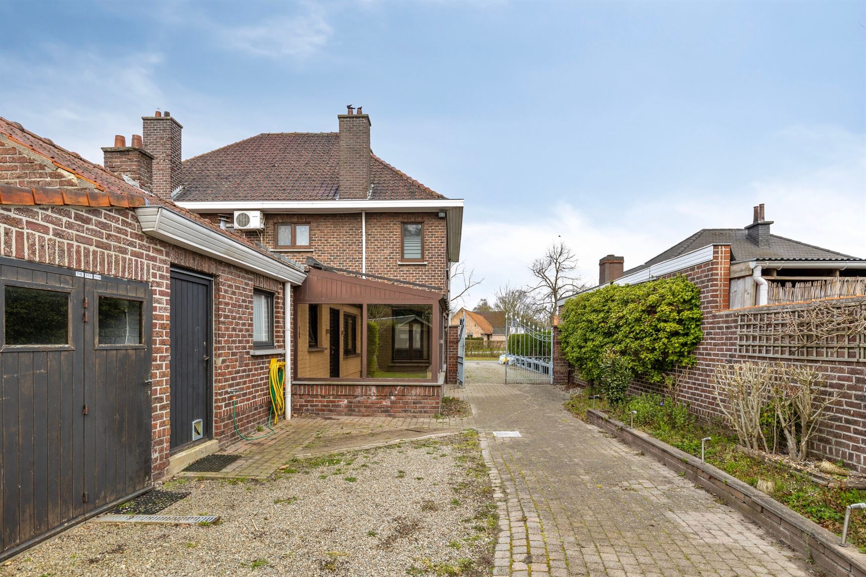 WENST U EEN BEZOEK? SURF NAAR ONZE SITE: WWW.INFINIMO.BE > ZOEK DE DESBETREFFENDE EIGENDOM > REGISTREER U VIA DE KNOP ‘PLAN EEN BEZOEK’.
Wonen op...