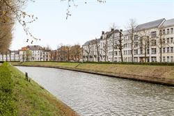 Investeren in Gent? Dan zit je hier goed. In de Lieven de Winnestraat, vlak bij de Coupure, ligt dit studentenhuis met 8 kamers. In een stad waar het ...