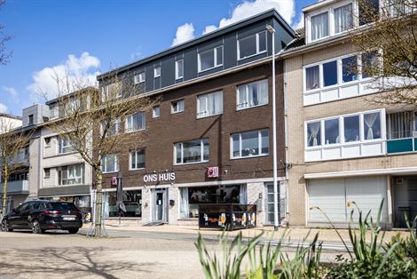 Op het Groenplein in Zelzate ligt dit sterk presterend opbrengsteigendom met een combinatie van handel en wonen. Een centrale ligging, volledig verhuu...