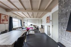 Op het Groenplein in Zelzate ligt dit sterk presterend opbrengsteigendom met een combinatie van handel en wonen. Een centrale ligging, volledig verhuu...