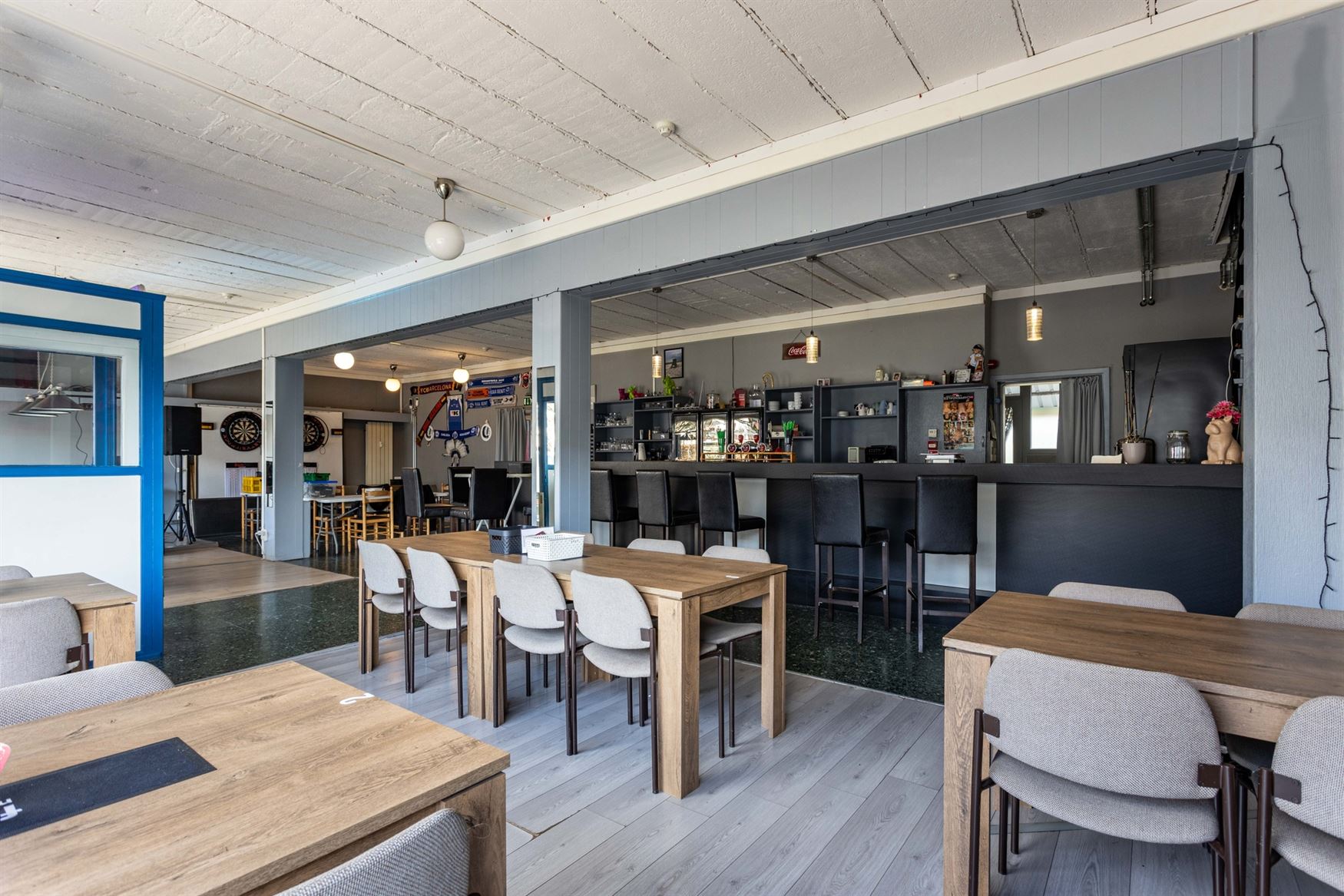 Op het Groenplein in Zelzate ligt dit sterk presterend opbrengsteigendom met een combinatie van handel en wonen. Een centrale ligging, volledig verhuu...
