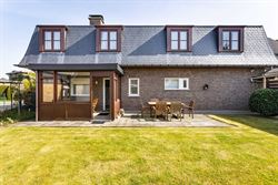 Deze open bebouwing combineert een aangename ligging met verrassend veel woonvolume. Met een bewoonbare oppervlakte van 264 m² geniet u hier van ruim...