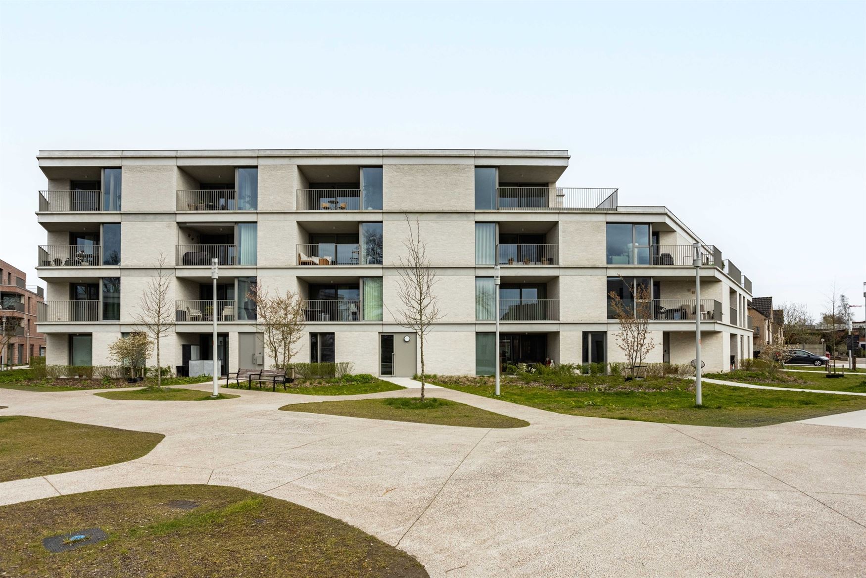 Nieuwbouwgevoel zonder wachten. In het recente project aan Louisapark 5 in Eeklo bevindt zich dit stijlvol penthouse dat meteen beschikbaar is. De res...