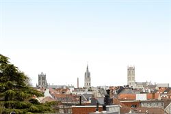 Investeren in Gent? Dan zit je hier goed. In de Lieven de Winnestraat, vlak bij de Coupure, ligt dit studentenhuis met 8 kamers. In een stad waar het ...