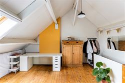 Investeren in Gent? Dan zit je hier goed. In de Lieven de Winnestraat, vlak bij de Coupure, ligt dit studentenhuis met 8 kamers. In een stad waar het ...