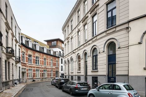 Investeren in Gent? Dan zit je hier goed. In de Lieven de Winnestraat, vlak bij de Coupure, ligt dit studentenhuis met 8 kamers. In een stad waar het ...