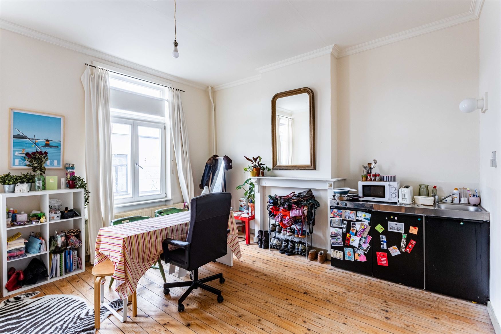 Investeren in Gent? Dan zit je hier goed. In de Lieven de Winnestraat, vlak bij de Coupure, ligt dit studentenhuis met 8 kamers. In een stad waar het ...