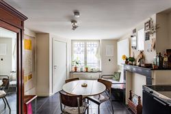 Investeren in Gent? Dan zit je hier goed. In de Lieven de Winnestraat, vlak bij de Coupure, ligt dit studentenhuis met 8 kamers. In een stad waar het ...