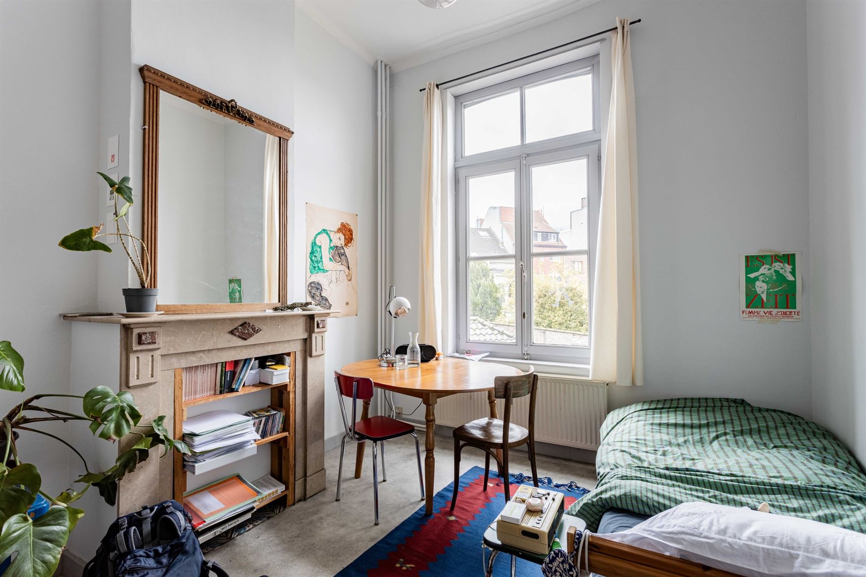 Investeren in Gent? Dan zit je hier goed. In de Lieven de Winnestraat, vlak bij de Coupure, ligt dit studentenhuis met 8 kamers. In een stad waar het ...
