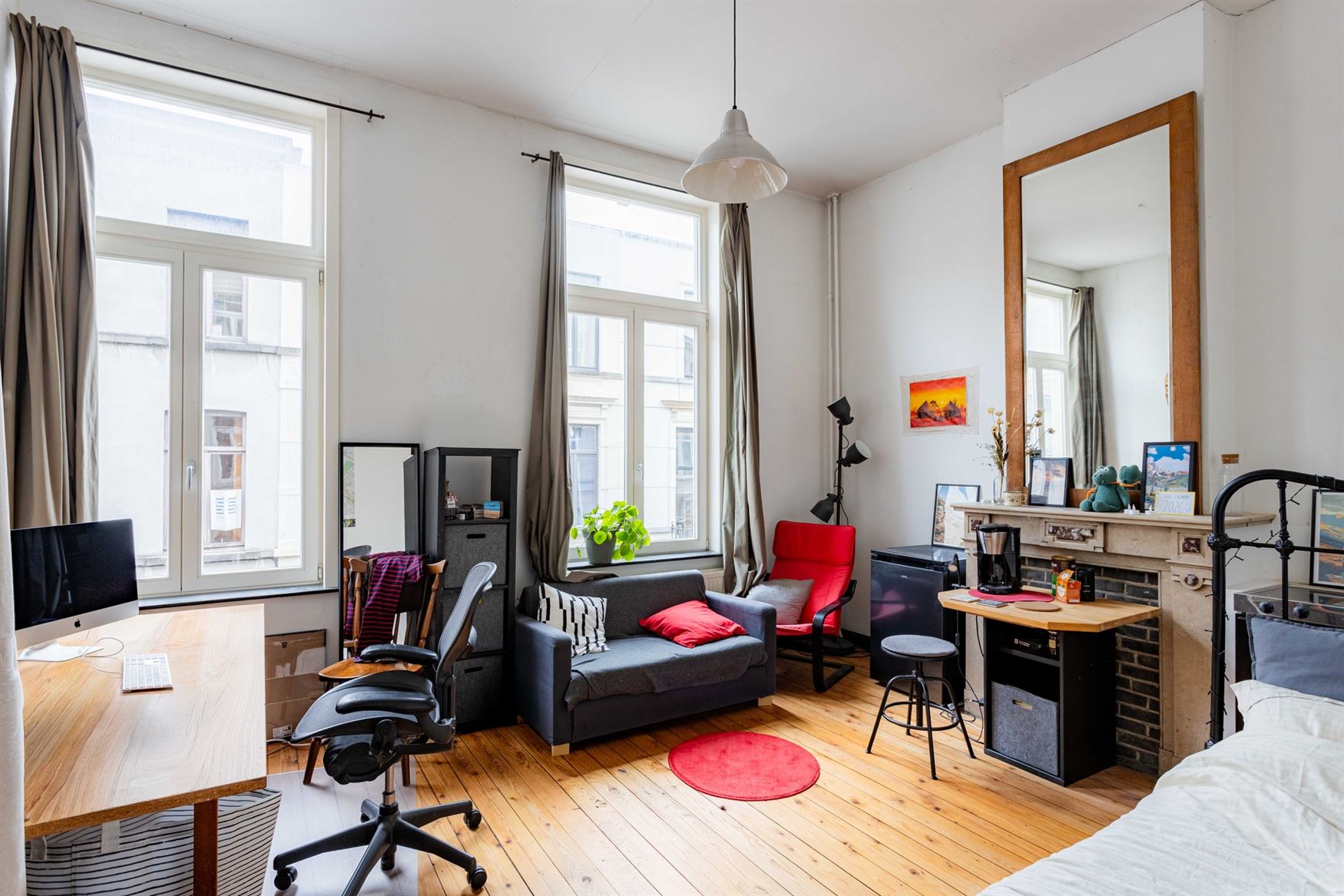 Investeren in Gent? Dan zit je hier goed. In de Lieven de Winnestraat, vlak bij de Coupure, ligt dit studentenhuis met 8 kamers. In een stad waar het ...