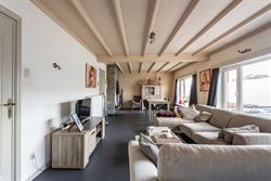 Op het Groenplein in Zelzate ligt dit sterk presterend opbrengsteigendom met een combinatie van handel en wonen. Een centrale ligging, volledig verhuu...