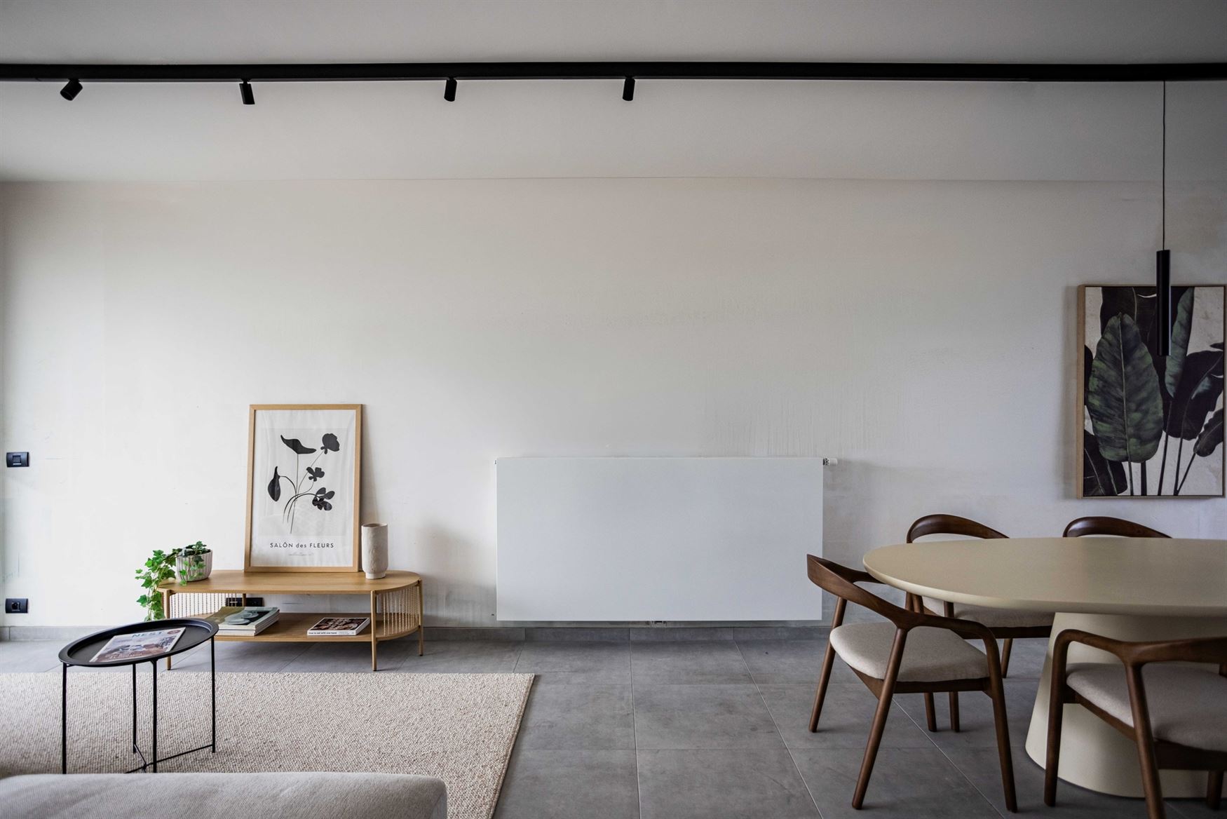 Nieuwbouwgevoel zonder wachten. In het recente project aan Louisapark 5 in Eeklo bevindt zich dit stijlvol penthouse dat meteen beschikbaar is. De res...