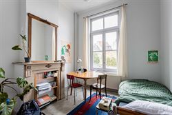 Investeren in Gent? Dan zit je hier goed. In de Lieven de Winnestraat, vlak bij de Coupure, ligt dit studentenhuis met 8 kamers. In een stad waar het ...
