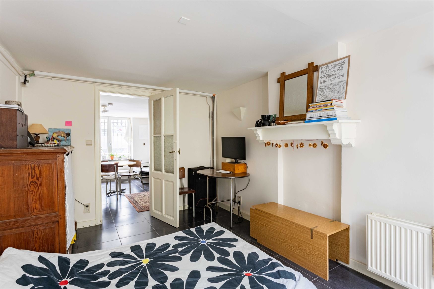 Investeren in Gent? Dan zit je hier goed. In de Lieven de Winnestraat, vlak bij de Coupure, ligt dit studentenhuis met 8 kamers. In een stad waar het ...
