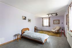 Deze open bebouwing combineert een aangename ligging met verrassend veel woonvolume. Met een bewoonbare oppervlakte van 264 m² geniet u hier van ruim...