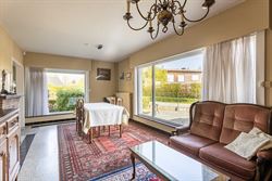 Deze open bebouwing combineert een aangename ligging met verrassend veel woonvolume. Met een bewoonbare oppervlakte van 264 m² geniet u hier van ruim...