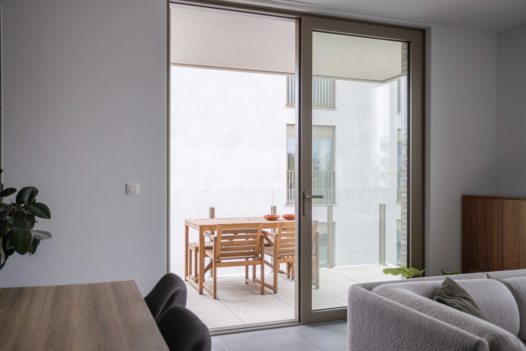 Recent appartement (2022) op een topligging aan de Foreestelaan, vlak bij het centrum van Gent. Dankzij de vlotte verbindingen, de nabijheid van UZ Ge...