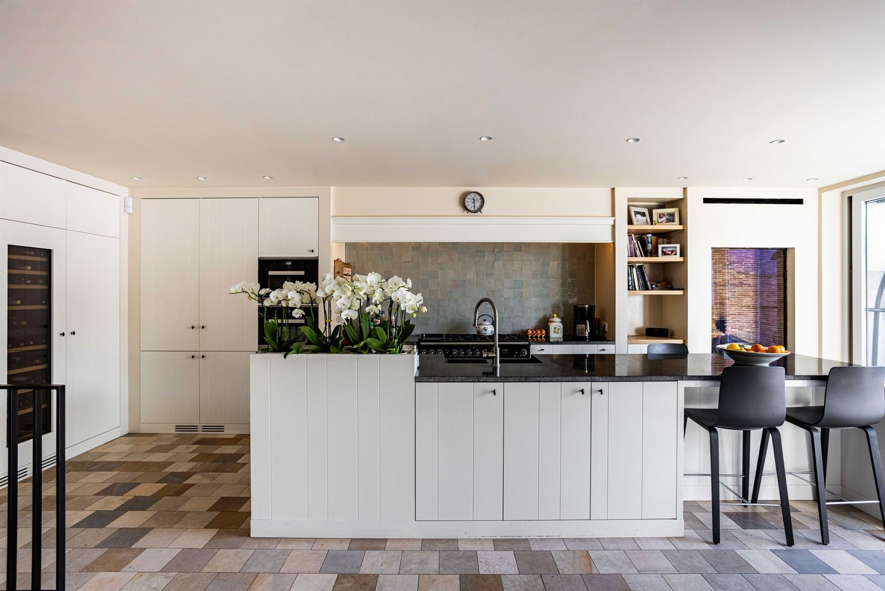 In de Jules Persynstraat in Gentbrugge ligt deze recente eigendom die wonen en werken perfect combineert. Vlot bereikbaar en met een indrukwekkend vol...