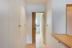 In de Jules Persynstraat in Gentbrugge ligt deze recente eigendom die wonen en werken perfect combineert. Vlot bereikbaar en met een indrukwekkend vol...