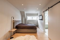 In de Jules Persynstraat in Gentbrugge ligt deze recente eigendom die wonen en werken perfect combineert. Vlot bereikbaar en met een indrukwekkend vol...