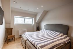 In de Jules Persynstraat in Gentbrugge ligt deze recente eigendom die wonen en werken perfect combineert. Vlot bereikbaar en met een indrukwekkend vol...