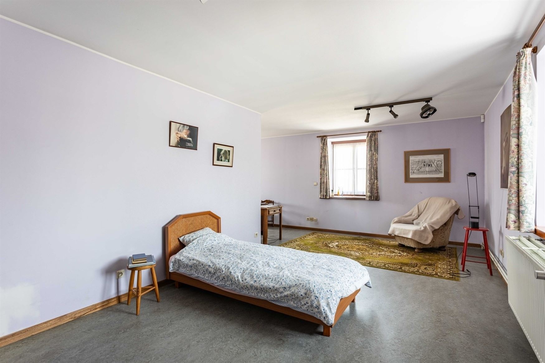 Deze open bebouwing combineert een aangename ligging met verrassend veel woonvolume. Met een bewoonbare oppervlakte van 264 m² geniet u hier van ruim...