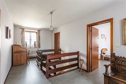 Deze open bebouwing combineert een aangename ligging met verrassend veel woonvolume. Met een bewoonbare oppervlakte van 264 m² geniet u hier van ruim...