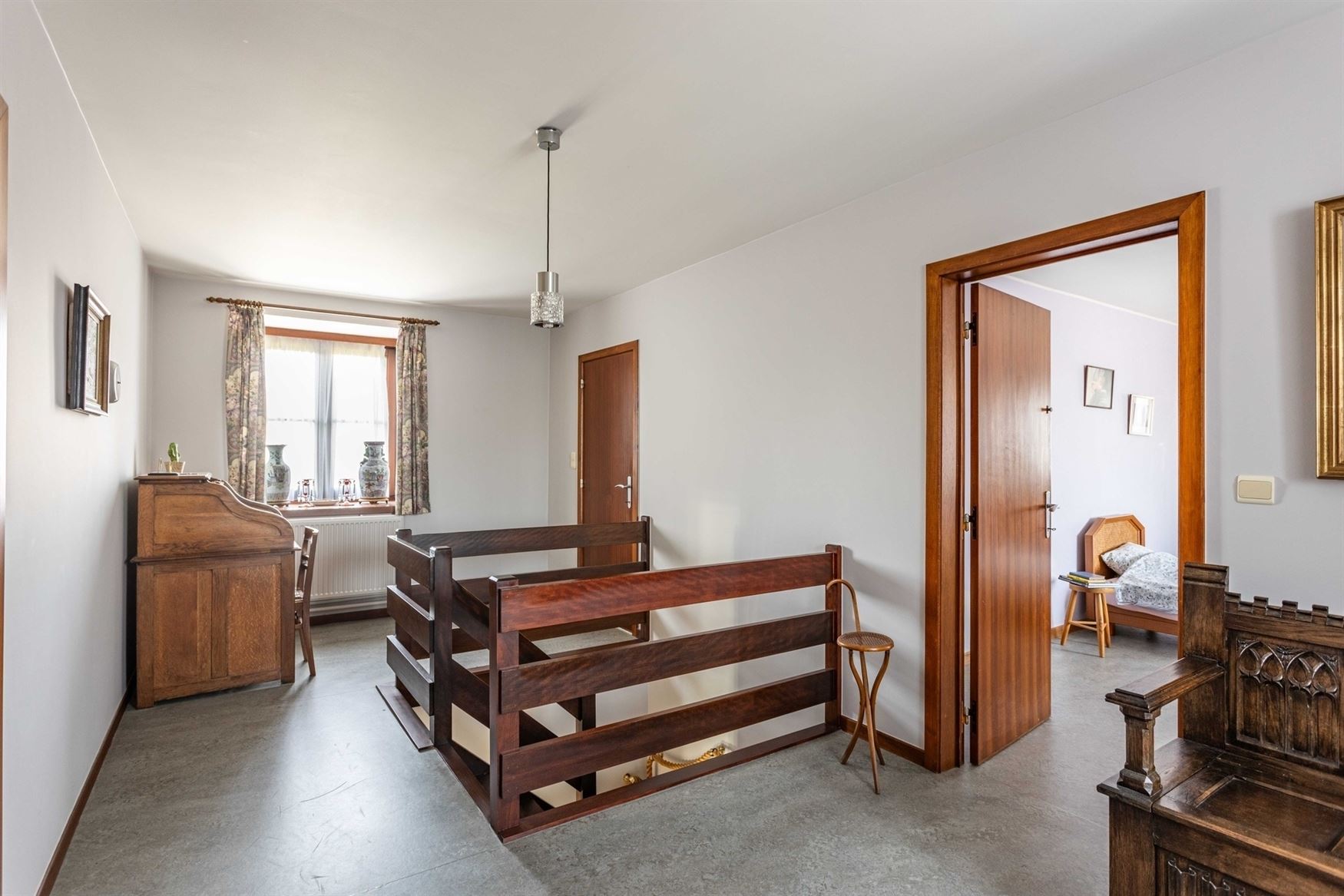 Deze open bebouwing combineert een aangename ligging met verrassend veel woonvolume. Met een bewoonbare oppervlakte van 264 m² geniet u hier van ruim...
