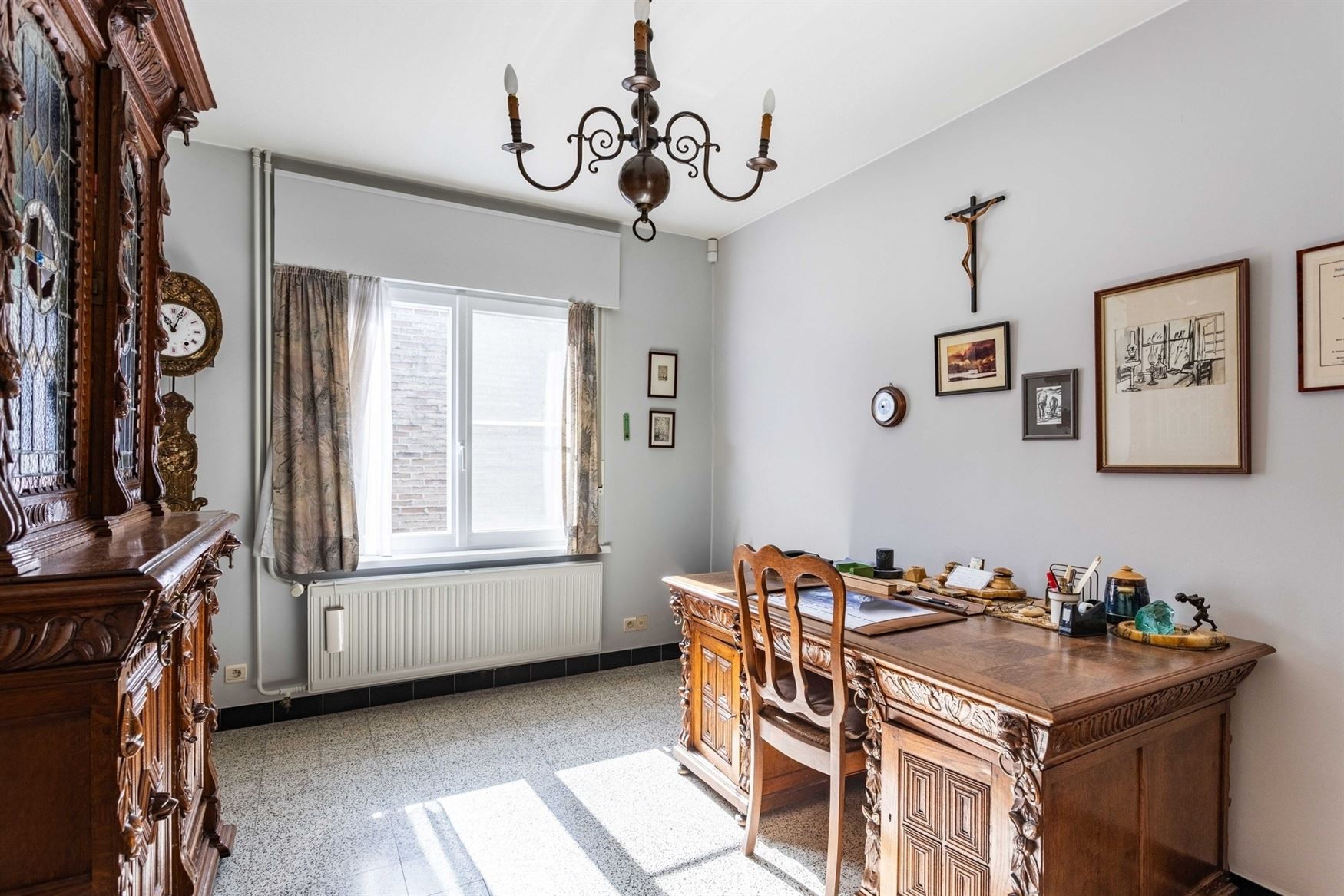 Deze open bebouwing combineert een aangename ligging met verrassend veel woonvolume. Met een bewoonbare oppervlakte van 264 m² geniet u hier van ruim...