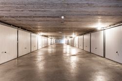 In de Gentstraat in Deinze ontdek je dit perfect onderhouden en instapklare appartement op de vijfde verdieping van een verzorgd gebouw uit 2006. Hier...