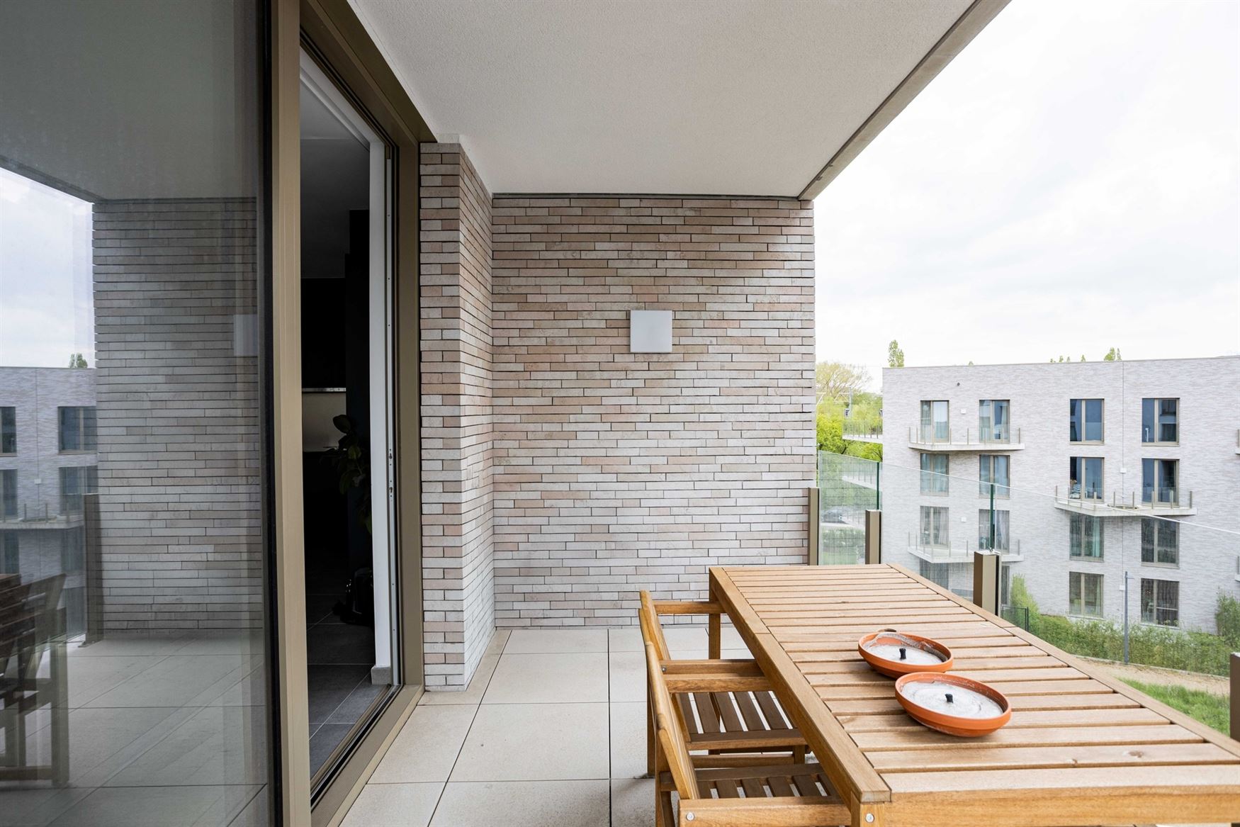 Recent appartement (2022) op een topligging aan de Foreestelaan, vlak bij het centrum van Gent. Dankzij de vlotte verbindingen, de nabijheid van UZ Ge...