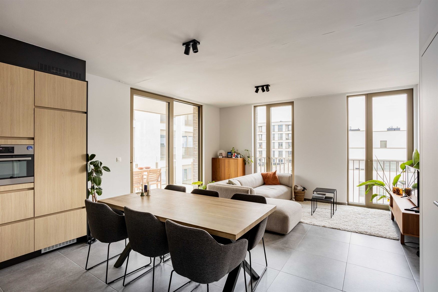 Recent appartement (2022) op een topligging aan de Foreestelaan, vlak bij het centrum van Gent. Dankzij de vlotte verbindingen, de nabijheid van UZ Ge...