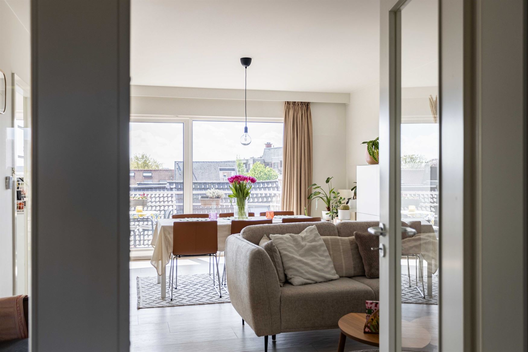 Wonen aan de Visserij is wonen in een hippe en levendige buurt in Gent. Hier zit je vlak bij het centrum, omringd door water, groen en gezellige hotsp...