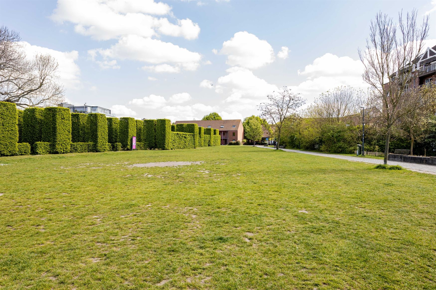 Wonen aan de Visserij is wonen in een hippe en levendige buurt in Gent. Hier zit je vlak bij het centrum, omringd door water, groen en gezellige hotsp...