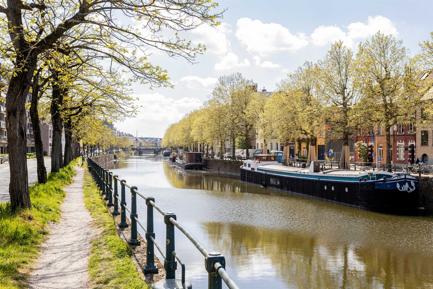 Wonen aan de Visserij is wonen in een hippe en levendige buurt in Gent. Hier zit je vlak bij het centrum, omringd door water, groen en gezellige hotsp...