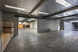 In de Jules Persynstraat in Gentbrugge ligt deze recente eigendom die wonen en werken perfect combineert. Vlot bereikbaar en met een indrukwekkend vol...