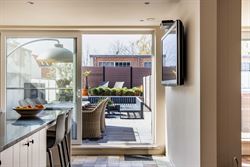 In de Jules Persynstraat in Gentbrugge ligt deze recente eigendom die wonen en werken perfect combineert. Vlot bereikbaar en met een indrukwekkend vol...