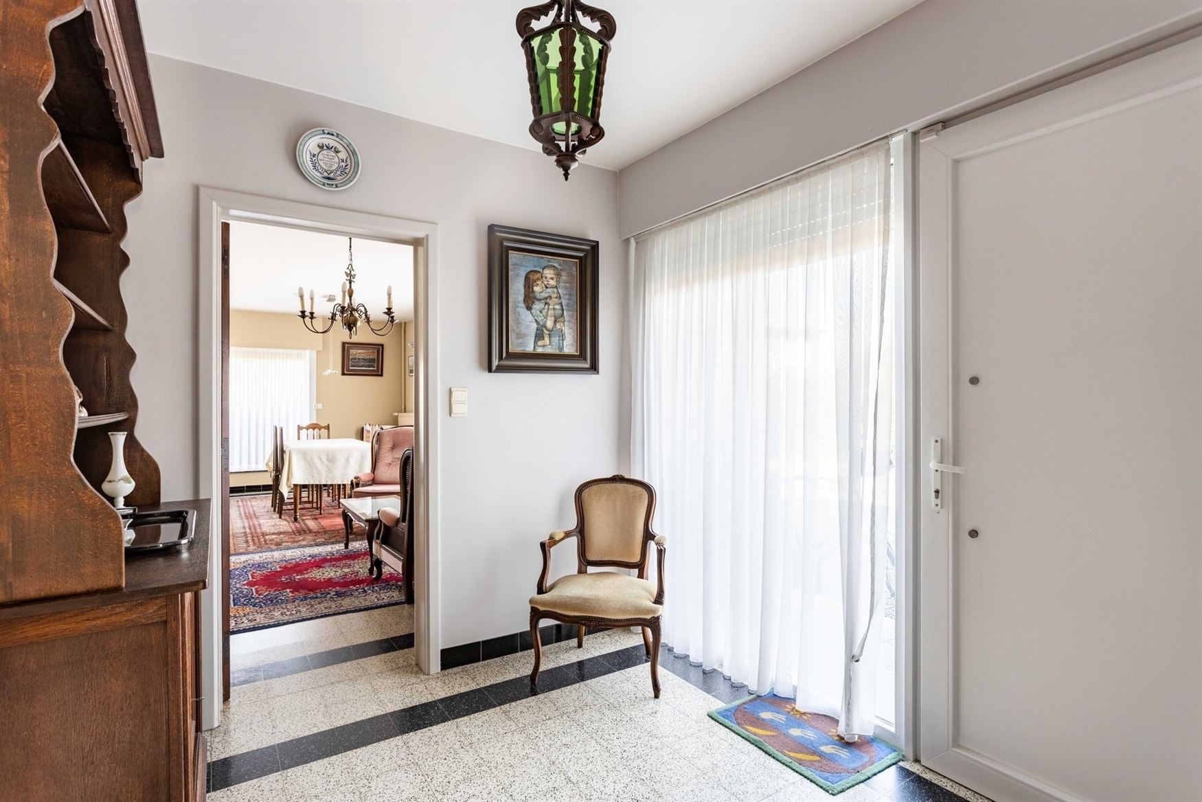 Deze open bebouwing combineert een aangename ligging met verrassend veel woonvolume. Met een bewoonbare oppervlakte van 264 m² geniet u hier van ruim...