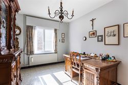 Deze open bebouwing combineert een aangename ligging met verrassend veel woonvolume. Met een bewoonbare oppervlakte van 264 m² geniet u hier van ruim...