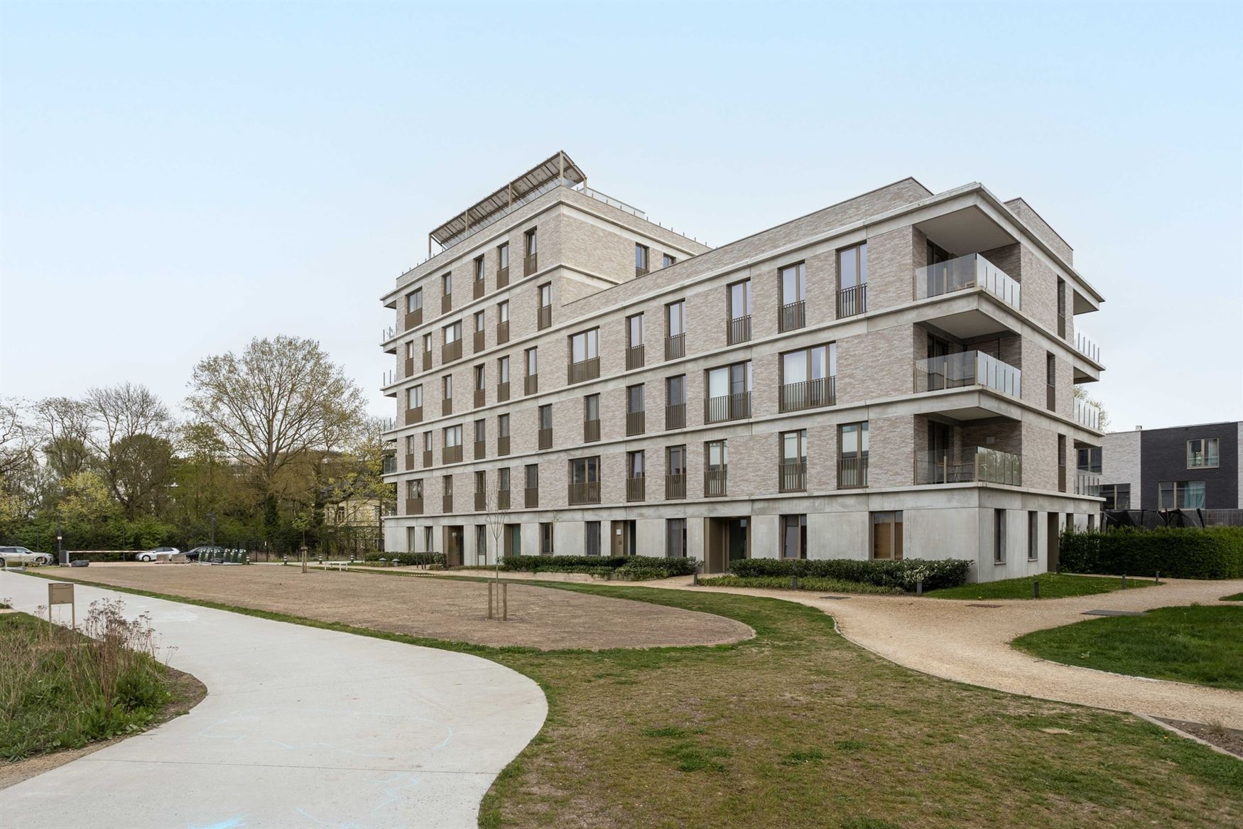 Recent appartement (2022) op een topligging aan de Foreestelaan, vlak bij het centrum van Gent. Dankzij de vlotte verbindingen, de nabijheid van UZ Ge...