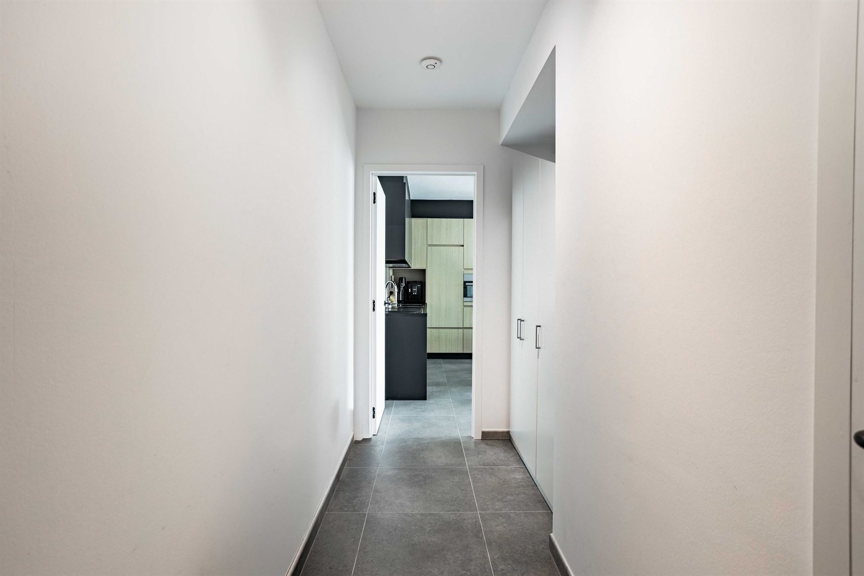 Recent appartement (2022) op een topligging aan de Foreestelaan, vlak bij het centrum van Gent. Dankzij de vlotte verbindingen, de nabijheid van UZ Ge...