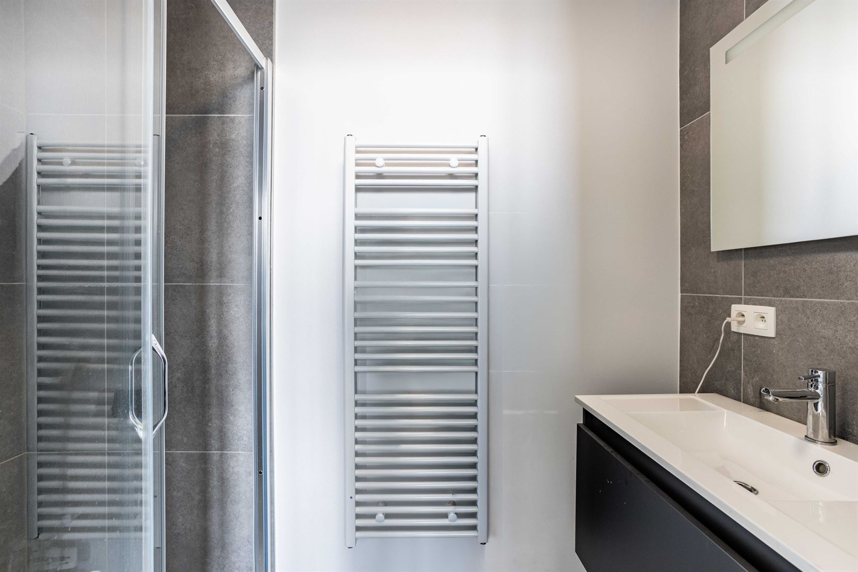 Recent appartement (2022) op een topligging aan de Foreestelaan, vlak bij het centrum van Gent. Dankzij de vlotte verbindingen, de nabijheid van UZ Ge...