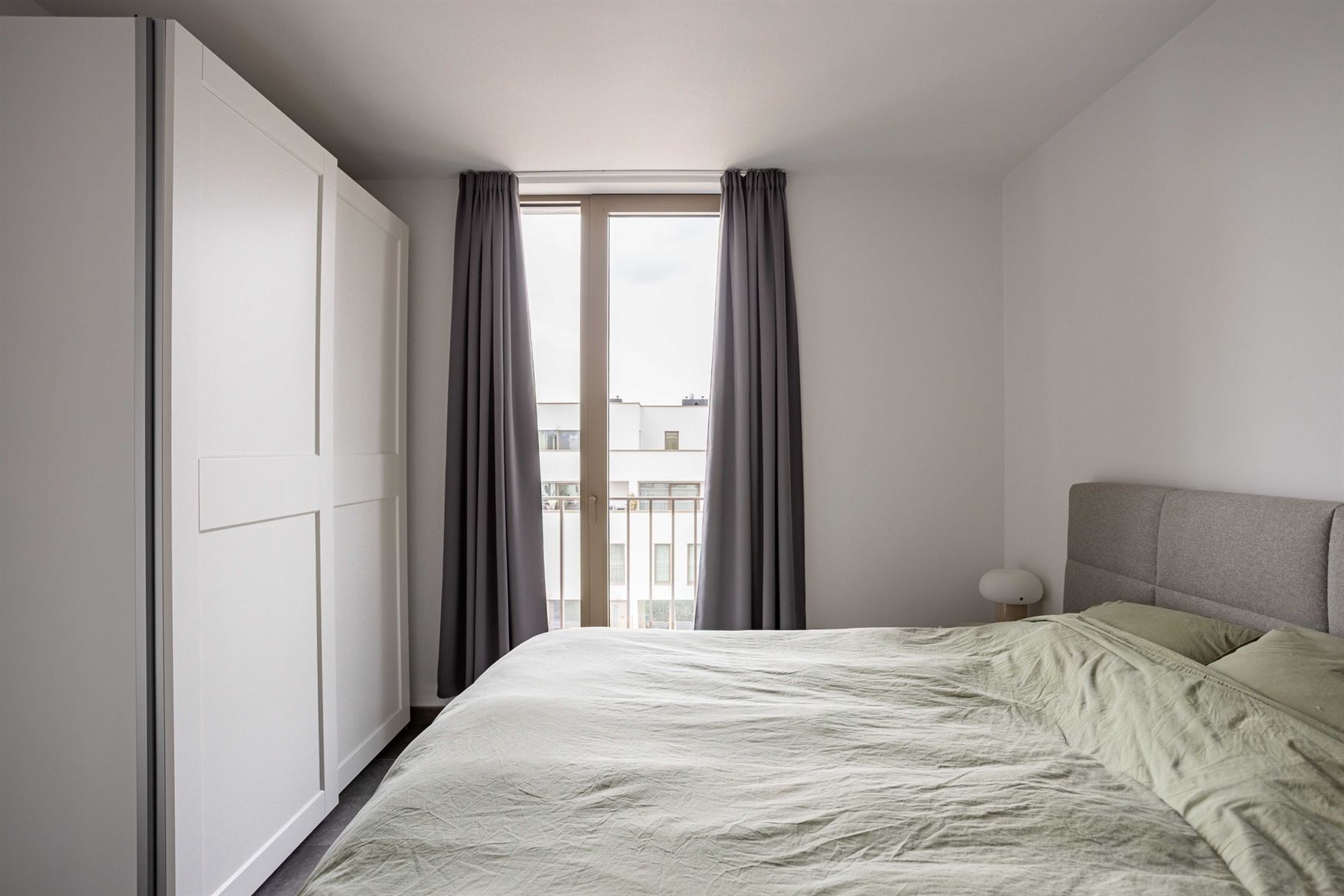 Recent appartement (2022) op een topligging aan de Foreestelaan, vlak bij het centrum van Gent. Dankzij de vlotte verbindingen, de nabijheid van UZ Ge...