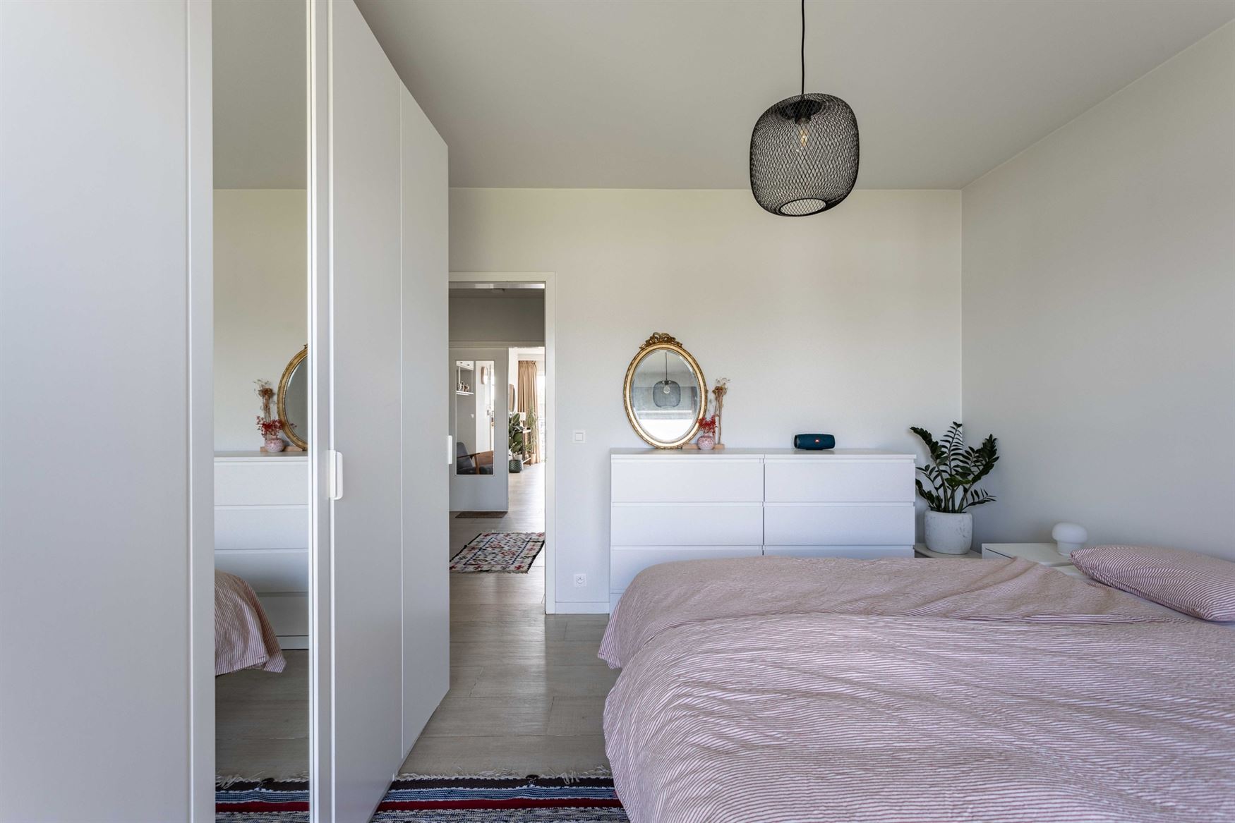 Wonen aan de Visserij is wonen in een hippe en levendige buurt in Gent. Hier zit je vlak bij het centrum, omringd door water, groen en gezellige hotsp...