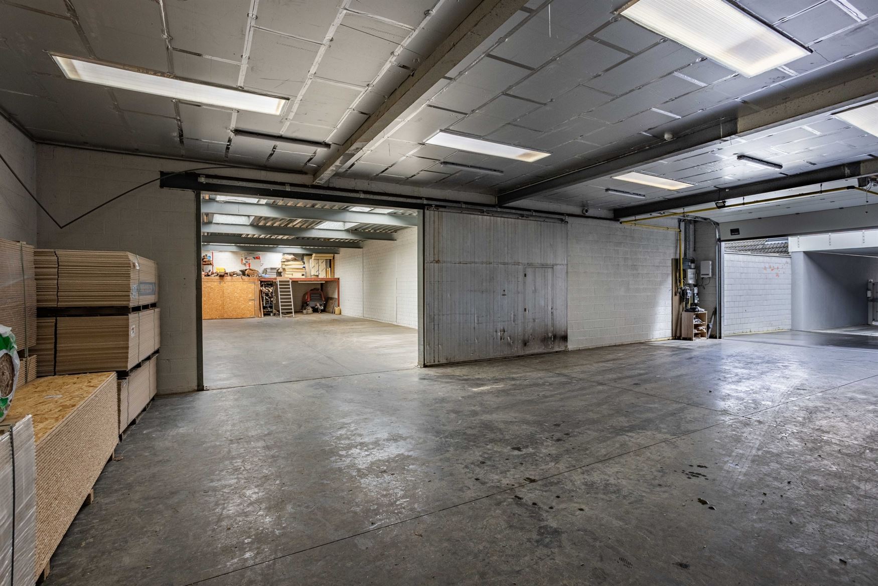 In de Jules Persynstraat in Gentbrugge ligt deze recente eigendom die wonen en werken perfect combineert. Vlot bereikbaar en met een indrukwekkend vol...